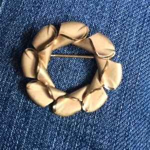 Unique Vintage Classic Leafy Wreath Shape 14kt/1/20 Gold filled, signed brooch.